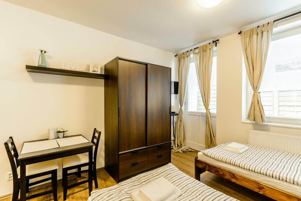 Zizkov Cosy Studio Apartments プラハ エクステリア 写真